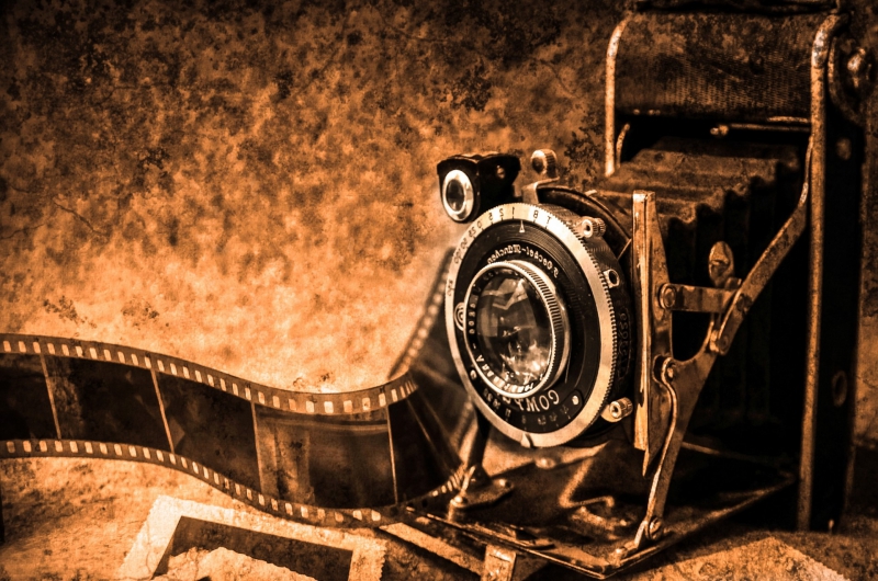 photographe-LA ROQUEBRUSSANNE-min_light-wood-night-camera-photography-vintage-1245236-pxhere.com